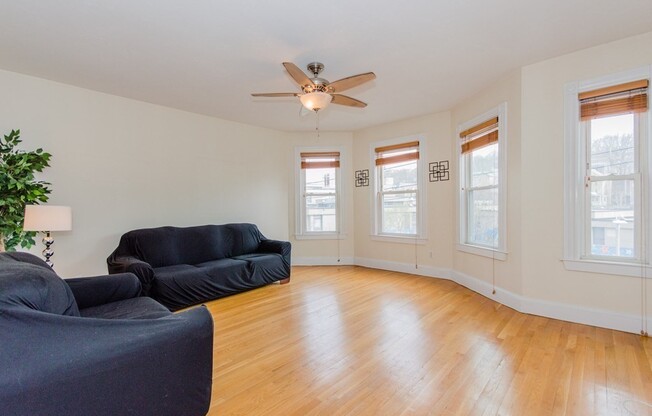 126 MINDEN ST