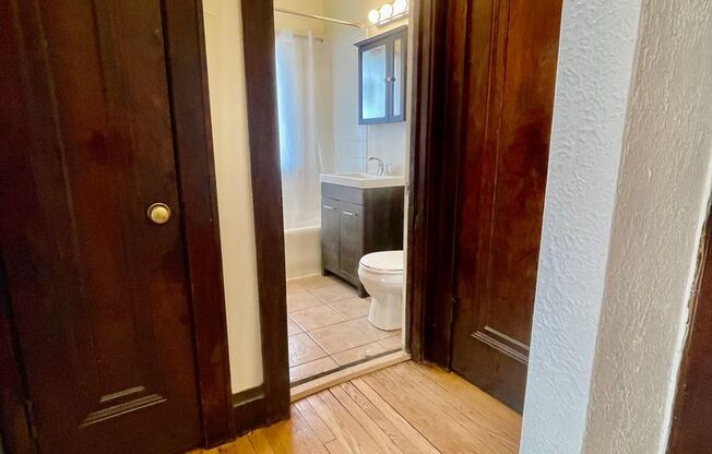 1 bed, 1 bath, $895, Unit 2