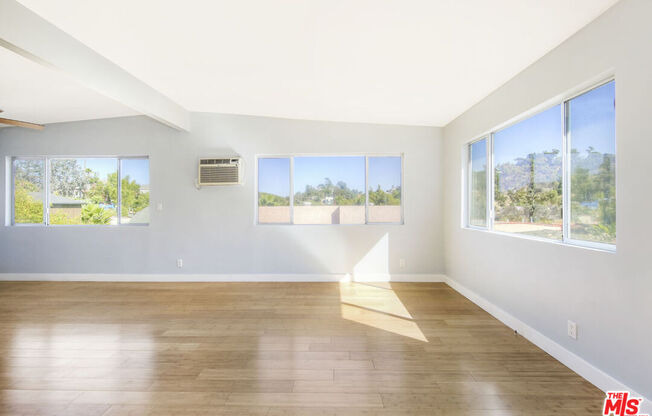 2245 SILVER RDG AVE