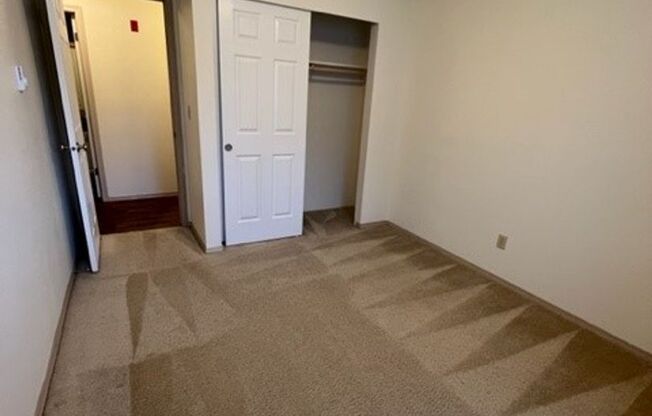 2 beds, 1 bath, 915 sqft, $1,625, Unit 412