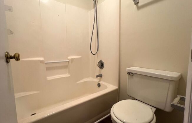 3 beds, 2 baths, $1,350