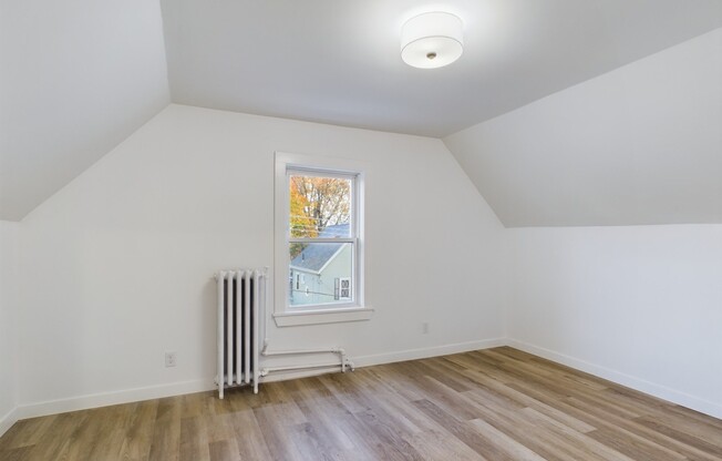 4 beds, 2 baths, 1,300 sqft, $4,300, Unit 2