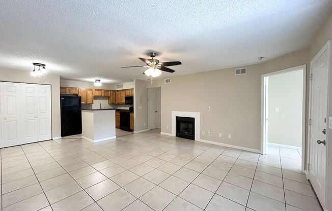 Lovely 2/2 Spacious Condo in the Highly Desired Lakewood Park - Altamonte Springs!