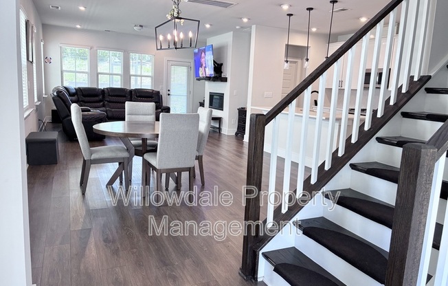 2033 FLORINE DR