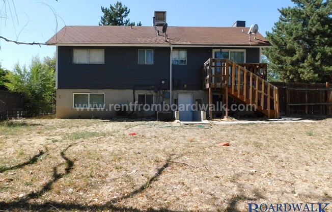 3 beds, 1 bath, 944 sqft, $1,375