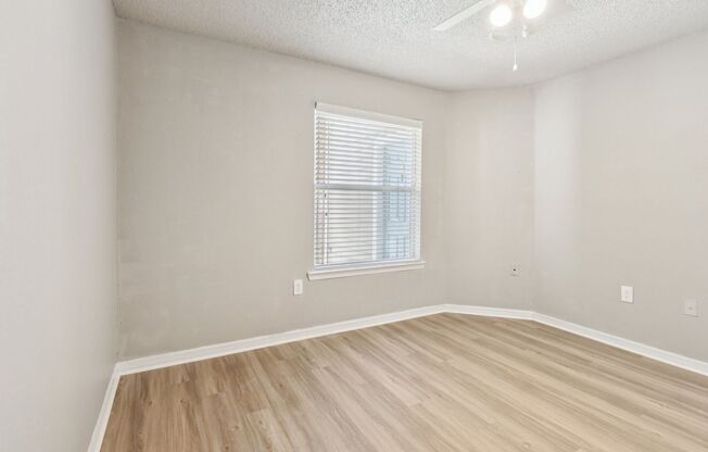 1 bed, 1 bath, 698 sqft, $1,285