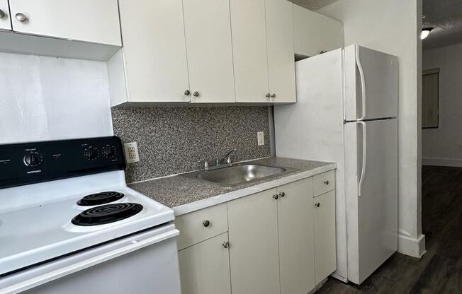 2 beds, 1 bath, 750 sqft, $1,800, Unit 5250-19