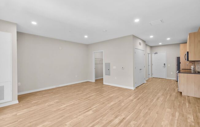 Studio, 1 bath, 548 sqft, $1,940, Unit 608