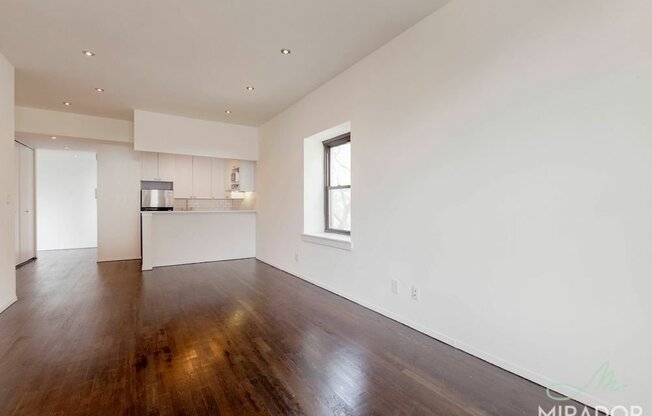 Studio, 1 bath, $3,600, Unit 4G