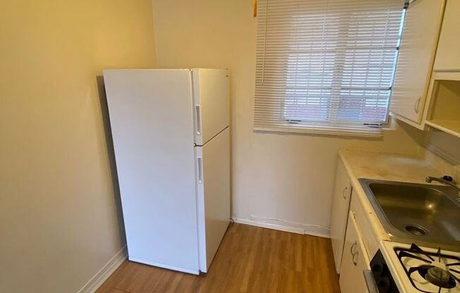 Cozy 1 bedroom with updated flooring