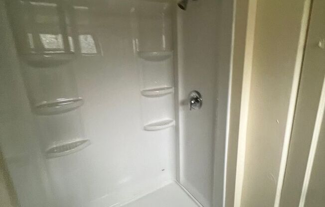 1 bed, 1 bath, 600 sqft, $1,050, Unit 1000