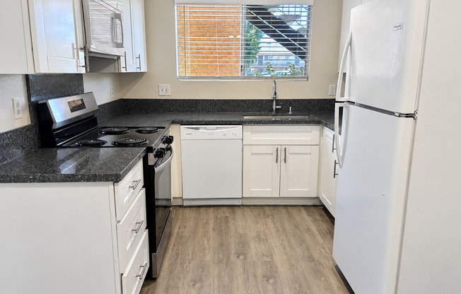 2 beds, 1 bath, 925 sqft, $2,100, Unit 430-B