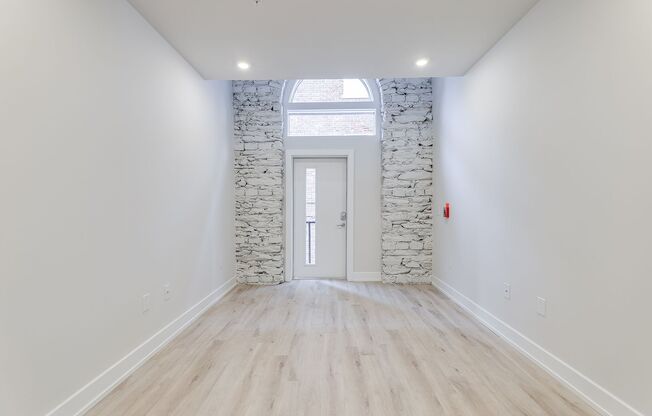 1 bed, 1 bath, 710 sqft, $1,710, Unit B202