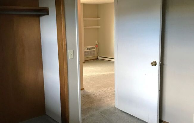 2 beds, 1 bath, 900 sqft, $1,250, Unit 101B