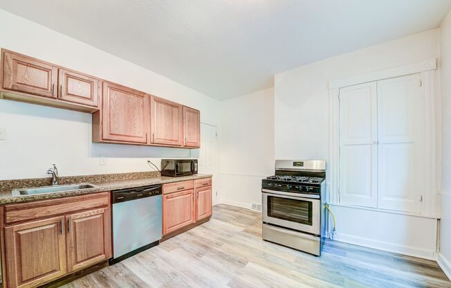 2 beds, 1 bath, $1,350, Unit Mt Washington