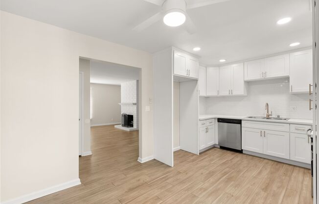 3 beds, 2 baths, 1,250 sqft, $2,800, Unit 101