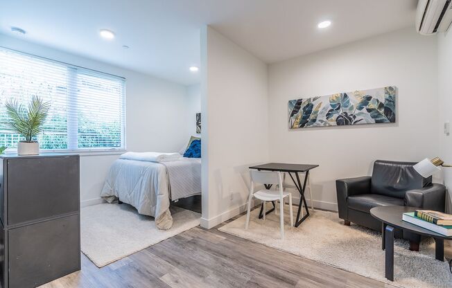 Studio, 1 bath, 405 sqft, $1,295, Unit B002