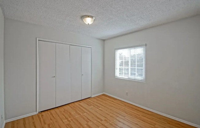 2 beds, 1 bath, $2,600, Unit B