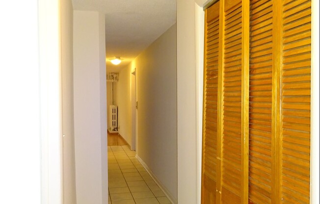 2 beds, 1 bath, 855 sqft, $1,200, Unit B2