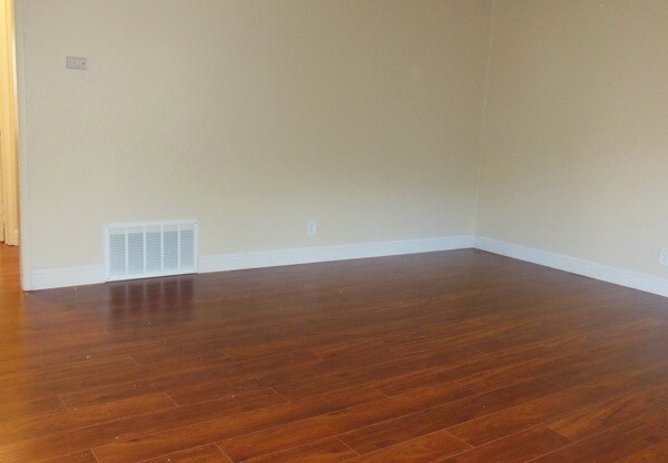 104 Redwood Avenue