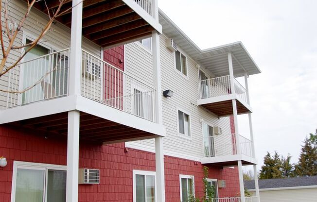 3 beds, 2 baths, 1,409 sqft, $1,645, Unit 1830-301