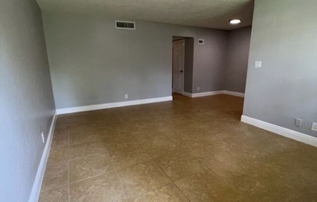 1 bed, 1 bath, $1,595, Unit 215