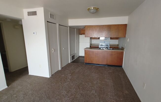 Las Flores Apartments