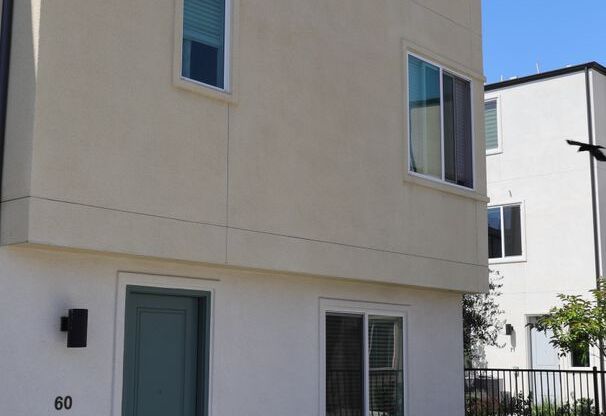 4 bedrooms 3.5 baths townhome in South San Diego