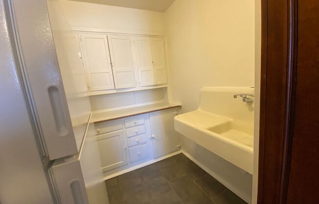 Studio, 1 bath, 400 sqft, $825, Unit 111