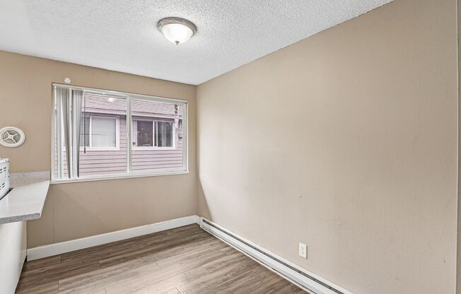 2 beds, 1 bath, 800 sqft, $1,325, Unit 431-01-15
