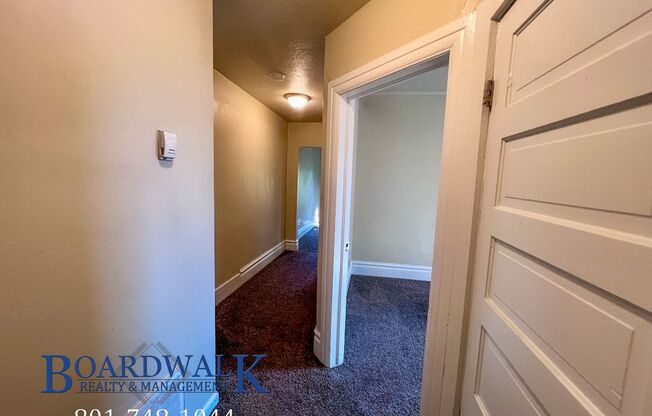 2 beds, 1 bath, 800 sqft, $1,100, Unit 218 W. 300 N. #4