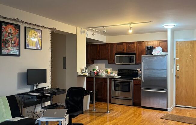 1 bed, 1 bath, 700 sqft, $1,975, Unit 418-1511