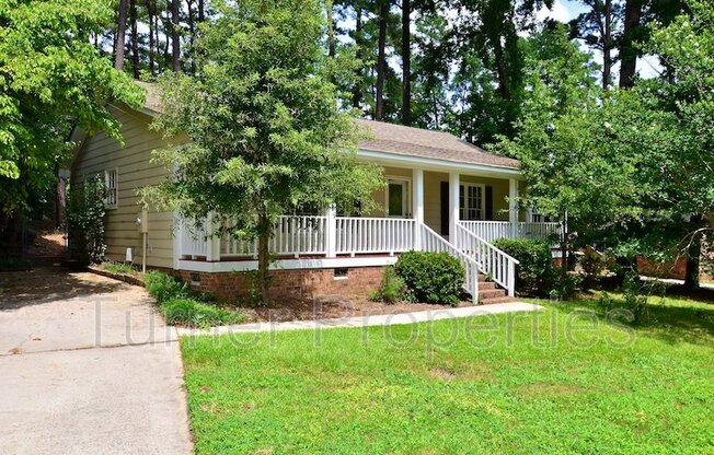 25 EVELYN CT