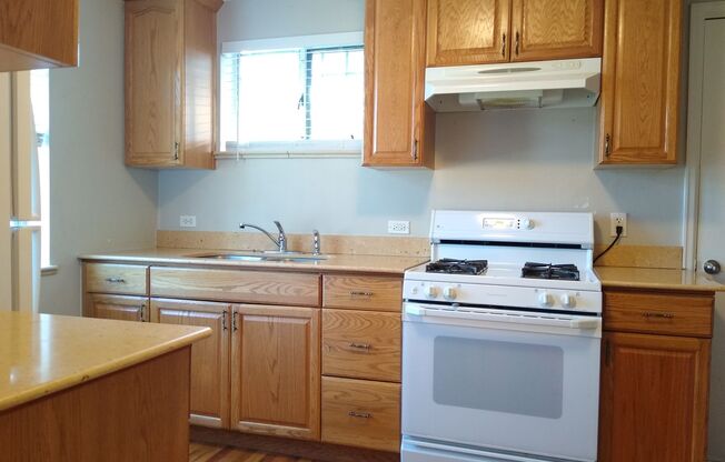 2 beds, 1 bath, $2,295