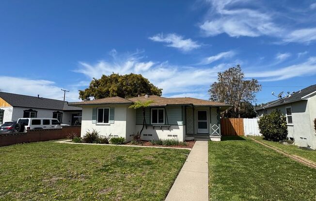 2 Bedroom 2 Bath House centrally located