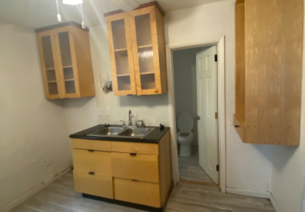 3245 N 8 ST