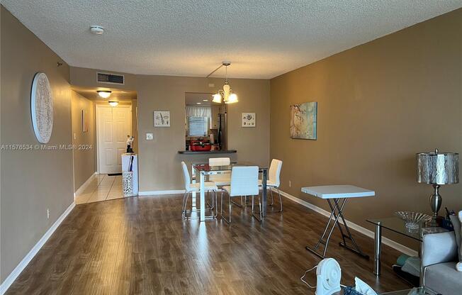 3150 W Rolling Hills Circle