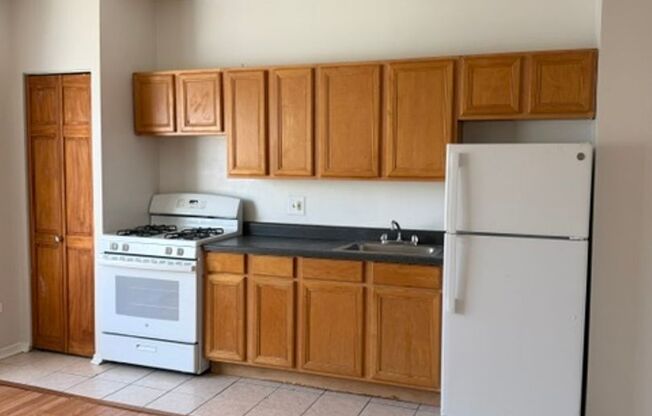 Studio, 1 bath, $1,050, Unit 305