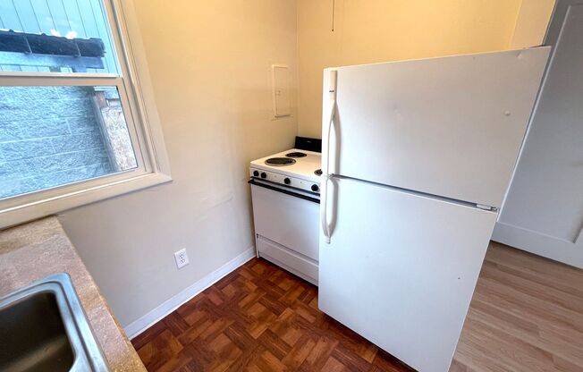 Bright 1 bedroom Woodlawn Apartment - Available Now