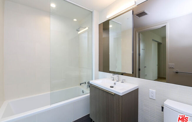 1 bed, 1.5 baths, 843 sqft, $2,950, Unit 2401