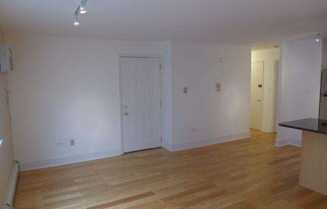2 beds, 1 bath, 900 sqft, $1,795, Unit 1B