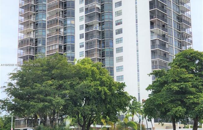 3375 N COUNTRY CLUB DR