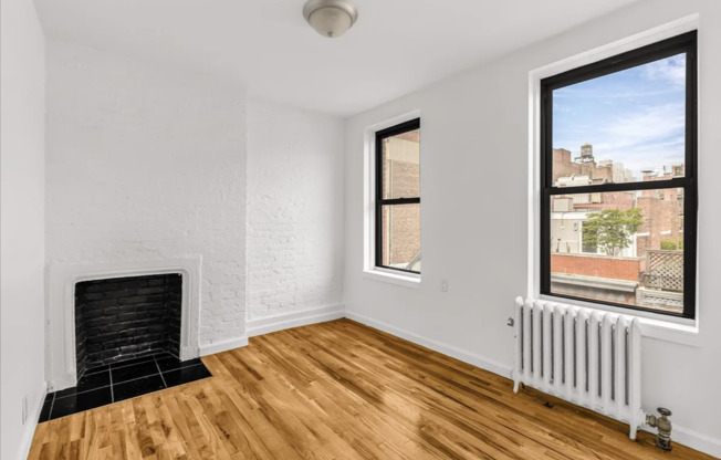 18 Cornelia St #10