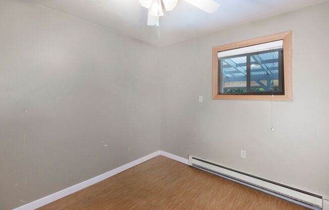 3 beds, 1 bath, 1,012 sqft, $1,995, Unit 4456 SE Evergreen Street - A