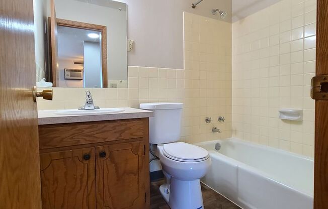 1 bed, 1 bath, 605 sqft, $1,040, Unit 699-201