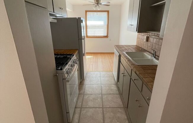 2 beds, 1 bath, 900 sqft, $1,250, Unit 1