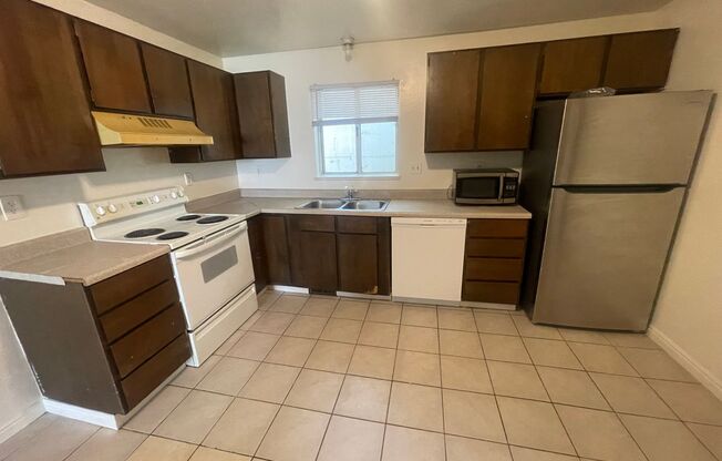 3 beds, 1 bath, $1,550