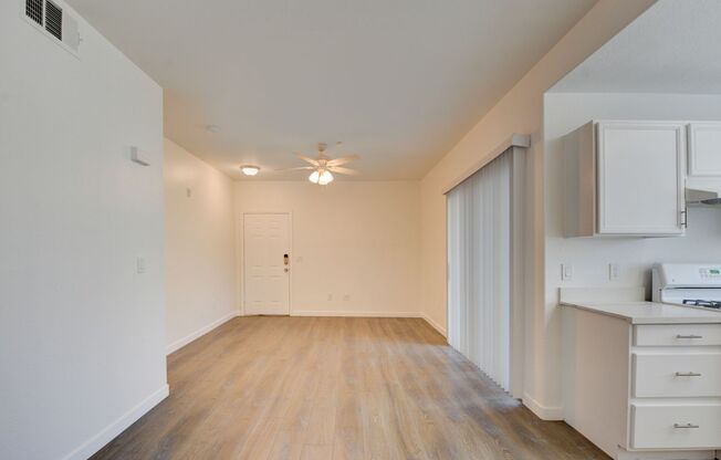 2 beds, 2 baths, $1,550, Unit 1122