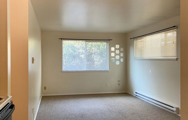 2 beds, 1 bath, 700 sqft, $2,200