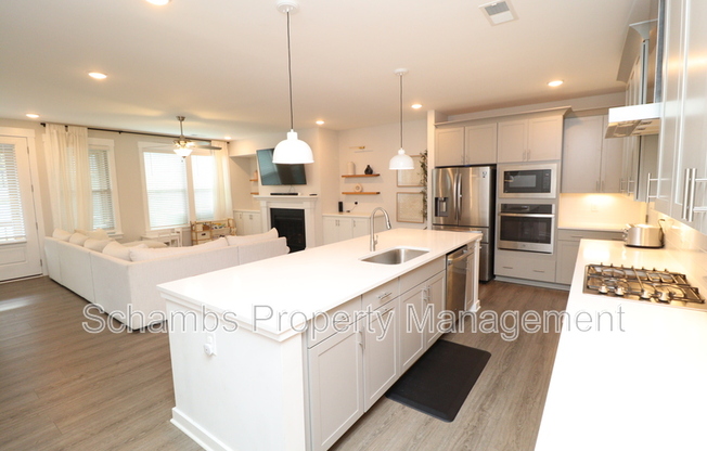 2151 MAGGIE VLY DR